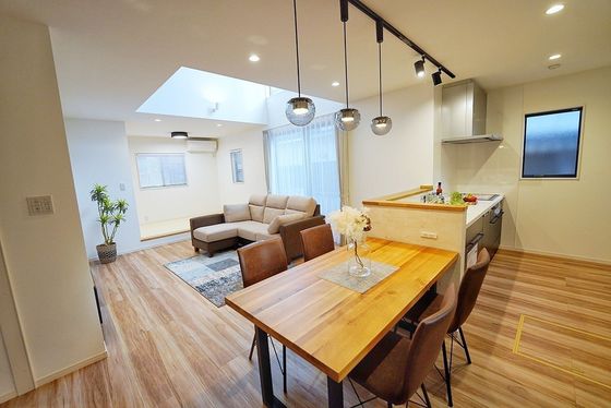 OEM/ODM Customized Reasonable Solid Wood Living Room Furniture For Villas And Apartments Collection Sets