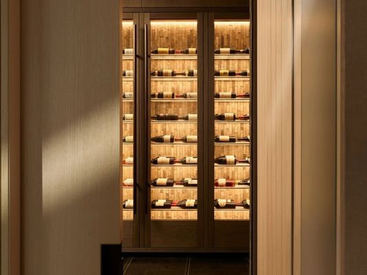 Custom Trendy Hotel Furniture Hotel Lounge Furniture Genuine Leather Hotel Lobby Sofa E2