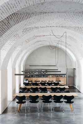 ODM Elegant Office Furniture Rubber Wood Conference Room Table