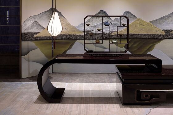 PREMIUM OEM/ODM CHINESE STYLE COMMERCIAL CONSOLE FURNITURE | LACQUERED WOOD CONSOLE TABLE WITH DECORATIVE SHELF FOR HOTEL LOBBY & CLUBHOUSE