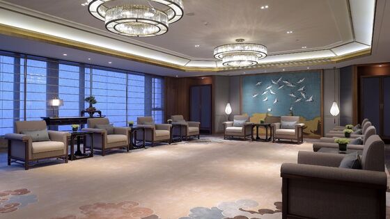 OEM/ODM ORIENTAL ZEN LUXURY CUSTOM FURNITURE | DARK WOOD & FABRIC UPHOLSTERED ARMCHAIR WITH DECORATIVE SIDE TABLE FOR HOTEL VIP ROOM & PRIVATE CLUBHOUSE