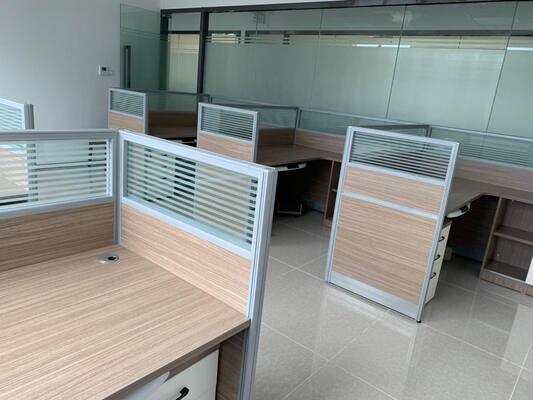CUSTOM COMBINED OPEN-PLAN OFFICE PARTITION CUBICLE, MULTI-STAFF COMBINED WORKSTATION WITH STORAGE CABINET. PREMIUM MELAMINE DESKTOP & ALUMINUM GLASS DIVIDER, COMPETITIVE FACTORY PRICE