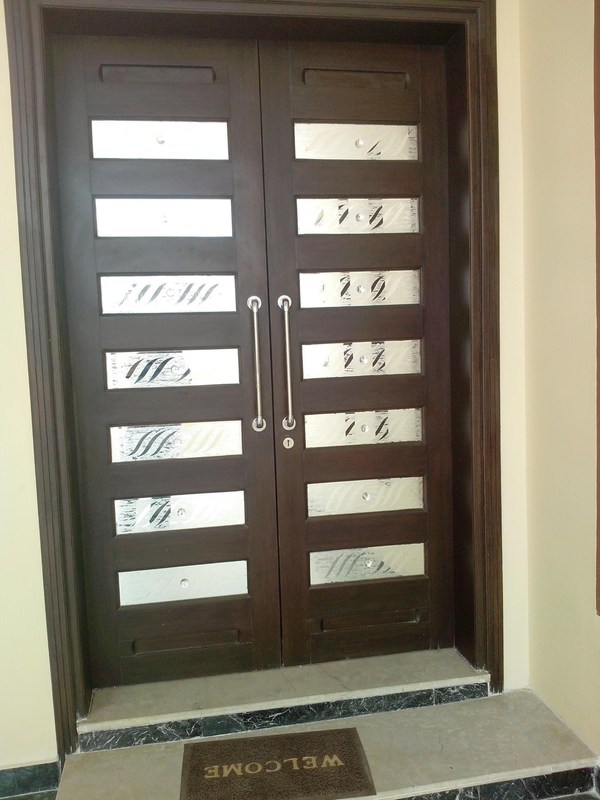 Explore Our OEM/ODM Customizable High End OEM/ODM Doors For Global Distribution And Resale-Glass Wood Door product