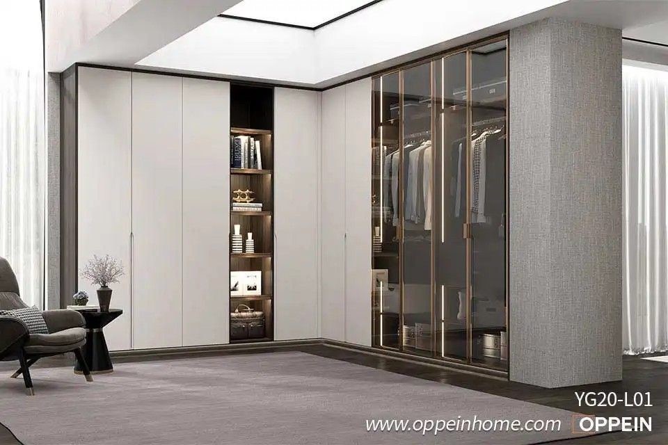                    OEM/ODM Customized China Manufacture Solid Wood Frame Wardrobe for Cozy Villa Furniture             