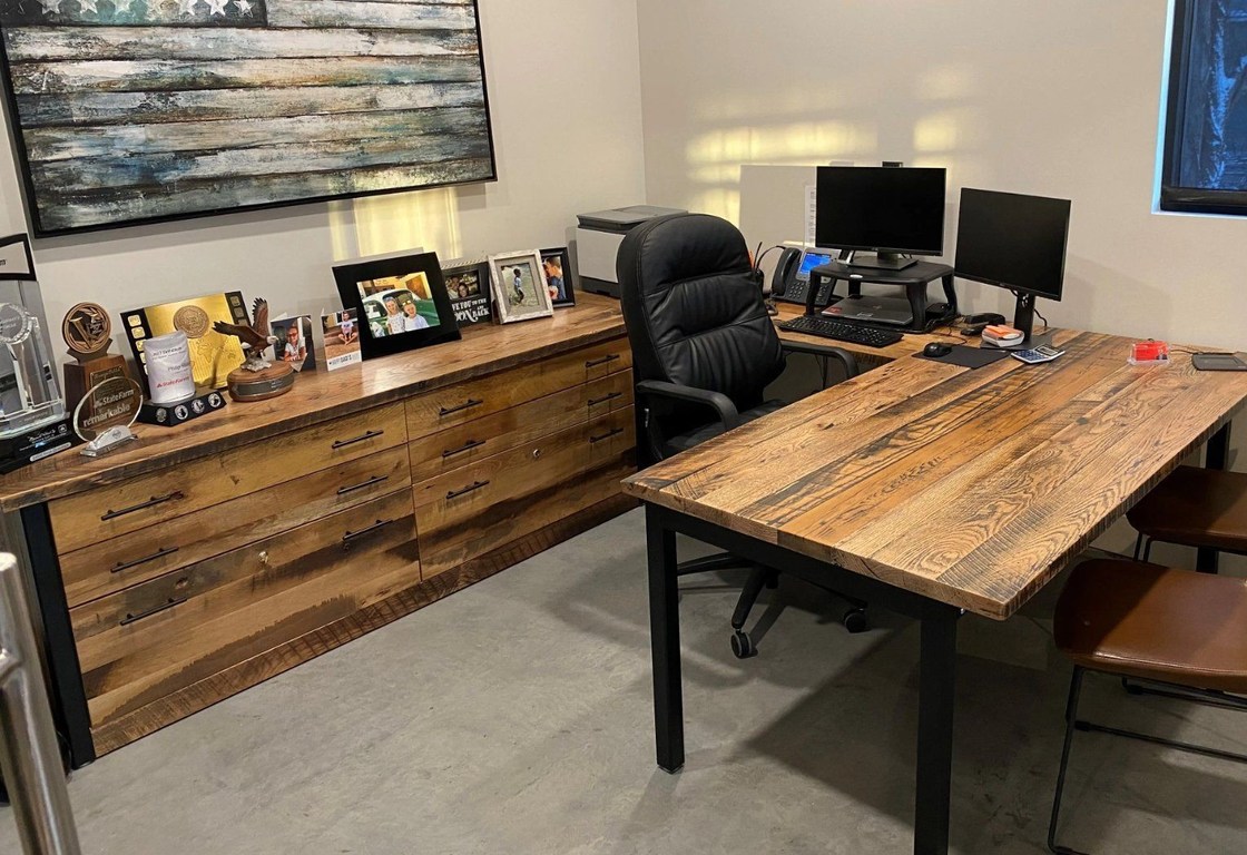                   OEM/ODM Customized Desk for Hotel, Villa, Resort, Bar, Restaurant and Lobby Projects with Solid Wood Frame in China             