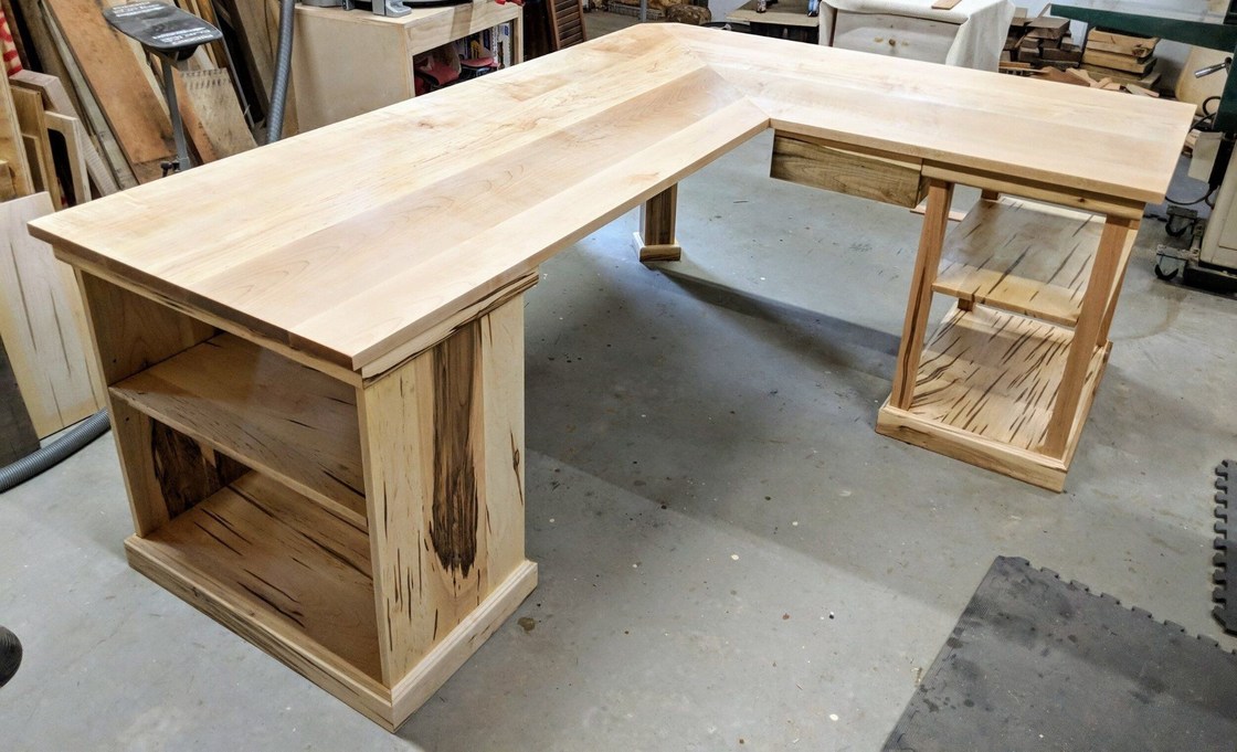                    OEM/ODM Customized Desk for Hotel, Villa, Resort, Bar, Restaurant and Lobby Projects with Solid Wood Frame in China             