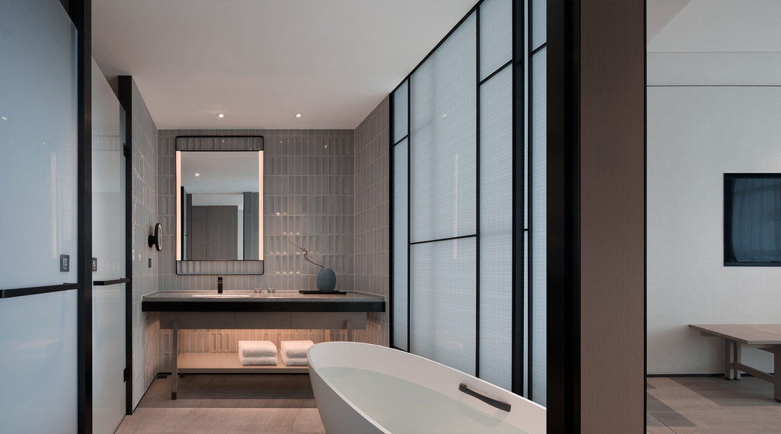 Luxurious Hotel Furniture Bespoke Layout High End Hotel Lobby Furniture 1020mm Chair