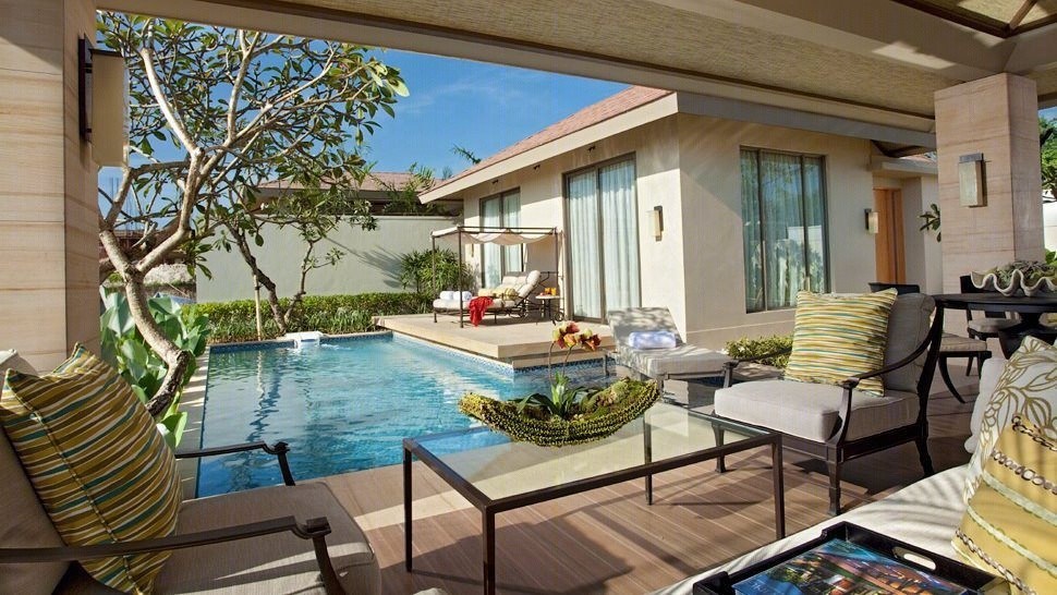 Customized Luxury Villa Furniture Ash Wood Restaurant Tables And Chairs Waterproof