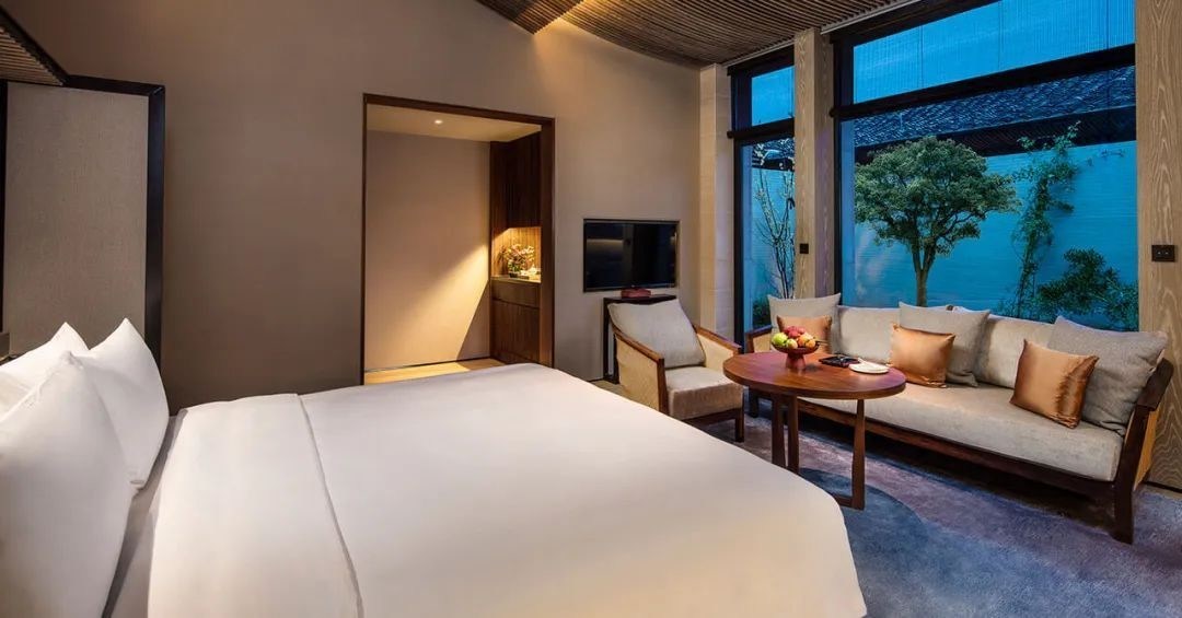 OEM/ODM CUSTOMIZED CHINA MANUFACTURE BEST PRICE SOLID WOOD FRAME FURNITURE COLLECTION SETS FOR APARTMENTS HOTEL PROJECT APARTMENT DINING SET BEECH WALNUT APARTMENT