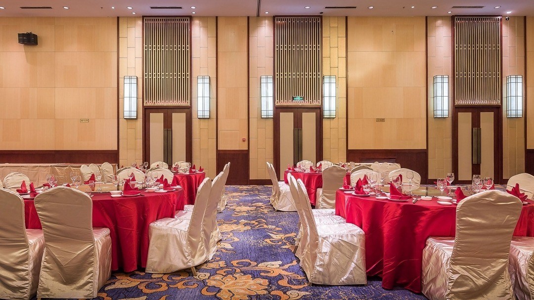 OEM/ODM Customized solid wood Frame Collection Solution Sets for Commercial club furniture Chinlon Velvet Commercial Club Furniture HDF Wood Veneer  Club Section Furniture