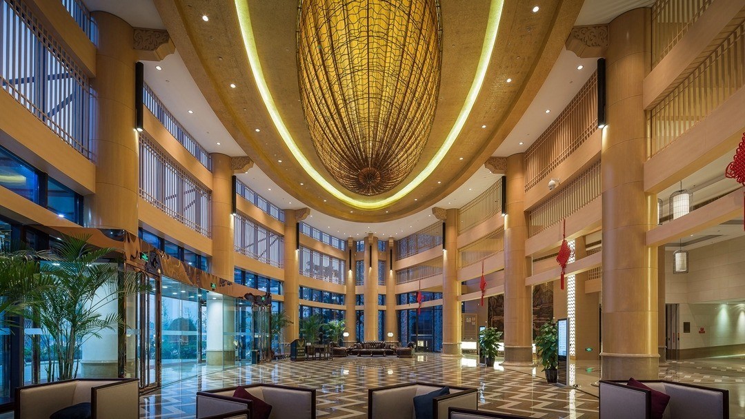 OEM/ODM Customized Luxury Commercial Furniture Collection with Solid Wood for Hotel, Villa, Resort, Apartment, Bar and Restaurant