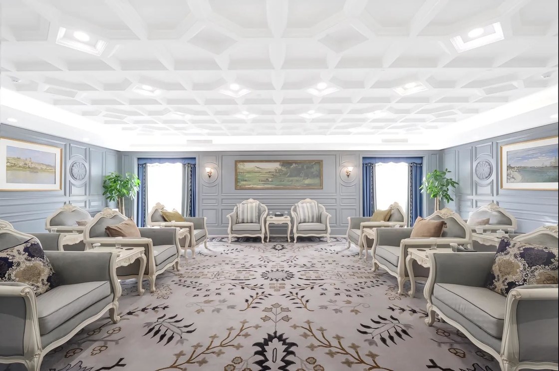 OEM/ODM Customized Elegant Commercial Solid Wood Frame Furniture Collection Solution Sets Made-in China