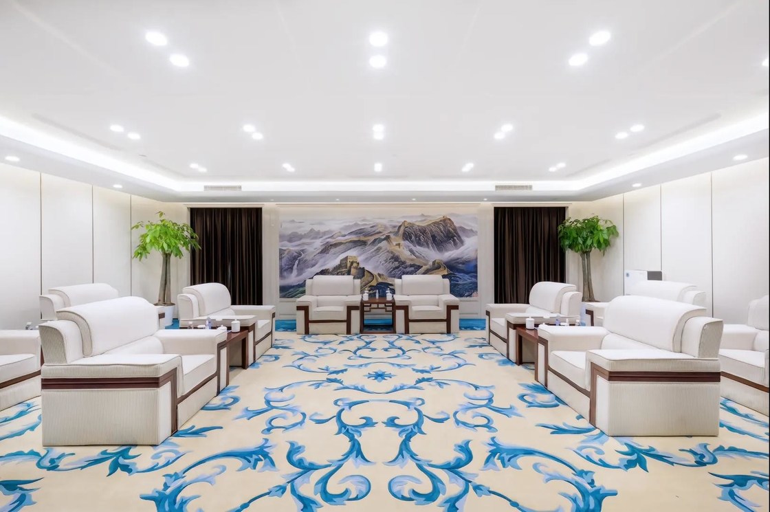 OEM/ODM Customized Elegant Commercial Solid Wood Frame Furniture Collection Solution Sets Made-in China