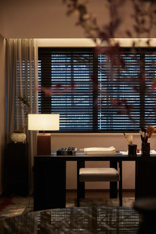 OEM/ODM MODERN MINIMALIST HIGH-END CUSTOM FURNITURE SET | SOLID WOOD DESK, MARBLE TEA TRAY & LED-LIT BAR CABINET FOR HOTEL PRESIDENTIAL SUITE