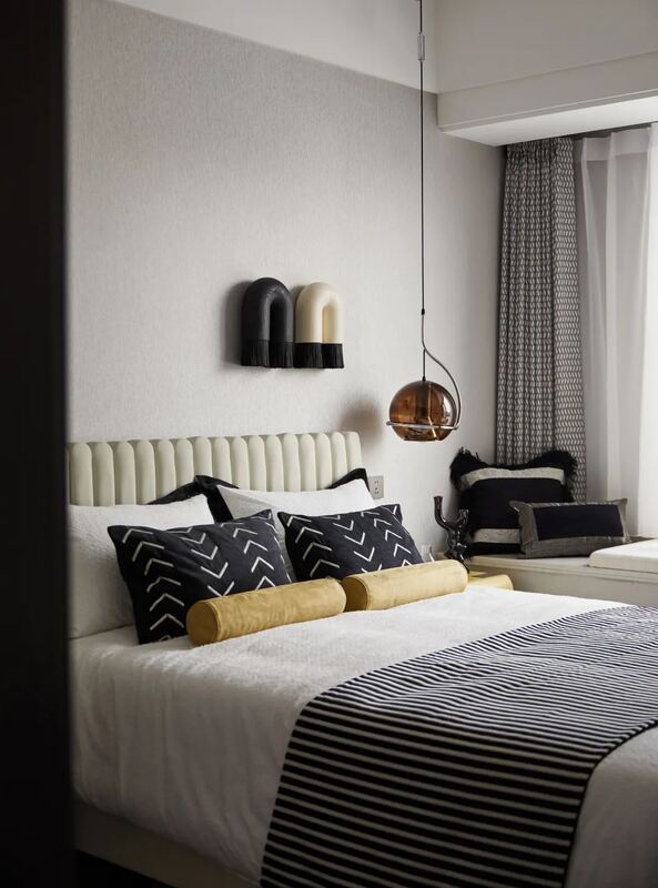 OEM/ODM CUSTOM MODERN LUXURY HOTEL BEDROOM FURNITURE SET | UPHOLSTERED BED FRAME, NIGHTSTAND & DECORATIVE PILLOWS FOR VILLA & HIGH-END RESIDENTIAL