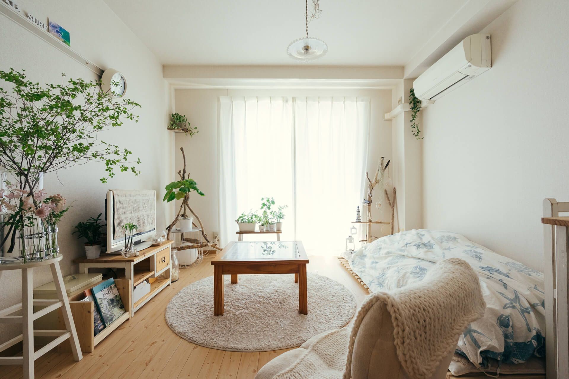 China Manufacture Affordable Solid Wood Frame Furniture Collection Sets for Apartments with Custom Personal Options