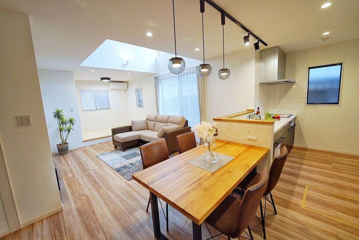 OEM/ODM Customized Reasonable Solid Wood Living Room Furniture For Villas And Apartments Collection Sets