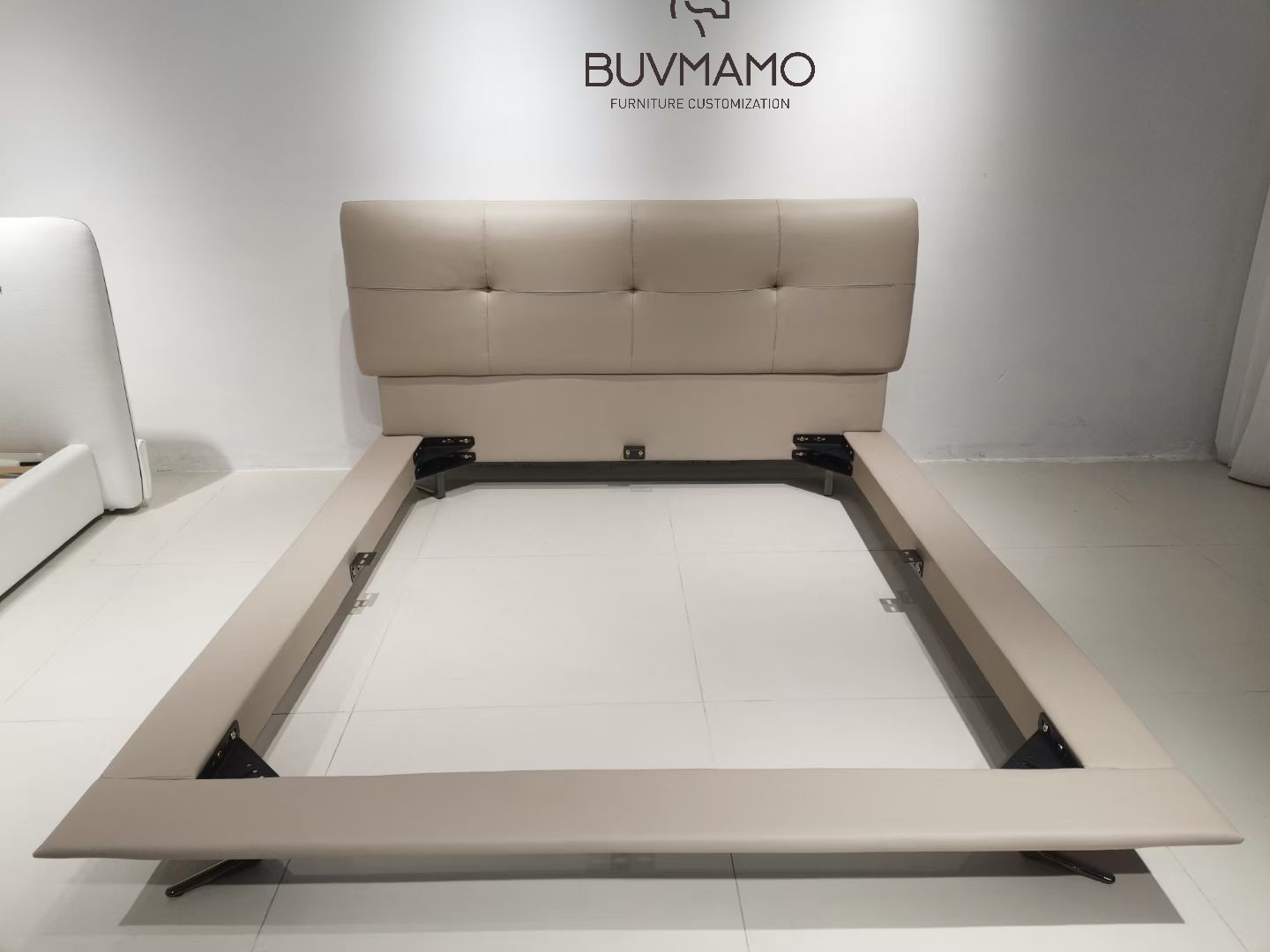 DINGHAO(BUVMAMO) SOLID WOOD LUXURY HOTEL BEDROOM FURNITURE SET. FULL OEM & ODM CUSTOMIZATION FOR HOTEL, RESORT AND VILLA COMMERCIAL PROJECTS. DURABLE STRUCTURE WITH CUSTOM SIZES, MATERIALS AND FINISHE