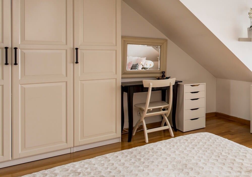CUSTOM OEM & ODM COMMERCIAL HOTEL FURNITURE: SOLID WOOD FRAME WARDROBE & HIGH‑END BAR STOOLS. PERFECT FOR HOTELS, VILLAS, RESORTS, BARS AND RESTAURANTS. DURABLE WOODEN FURNITURE WITH PERSONALIZED