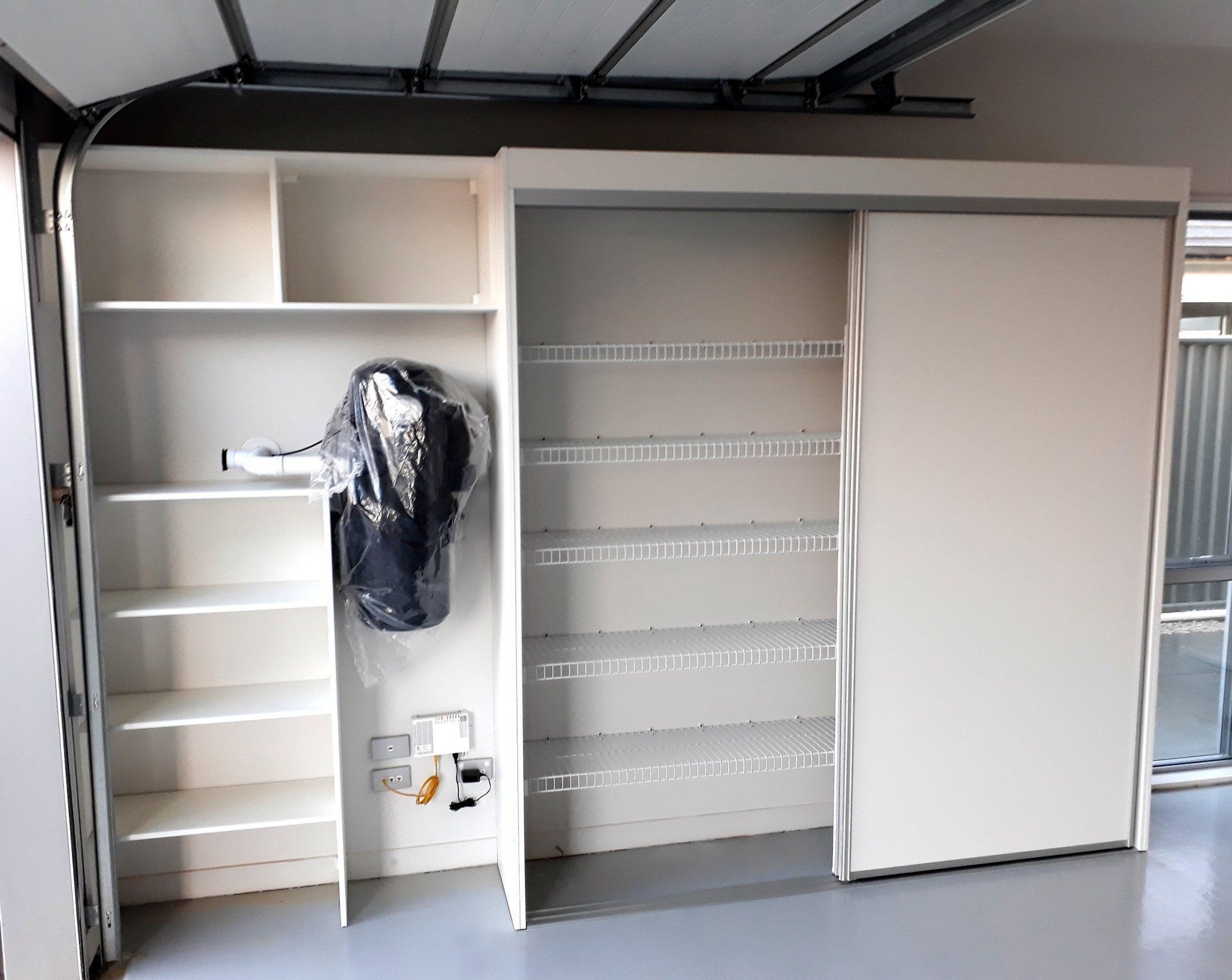 CUSTOM OEM & ODM COMMERCIAL HOTEL FURNITURE: SOLID WOOD FRAME WARDROBE & HIGH‑END BAR STOOLS. PERFECT FOR HOTELS, VILLAS, RESORTS, BARS AND RESTAURANTS. DURABLE WOODEN FURNITURE WITH PERSONALIZED