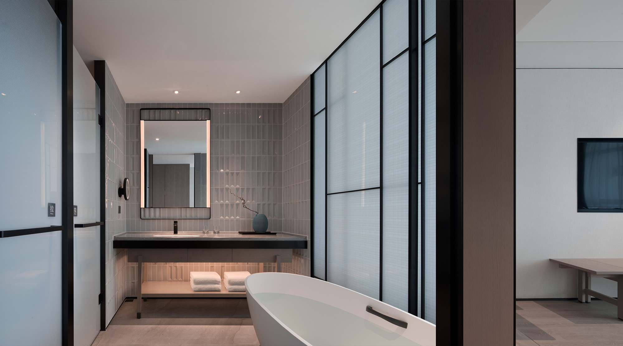 Luxurious Hotel Furniture Bespoke Layout High End Hotel Lobby Furniture 1020mm Chair