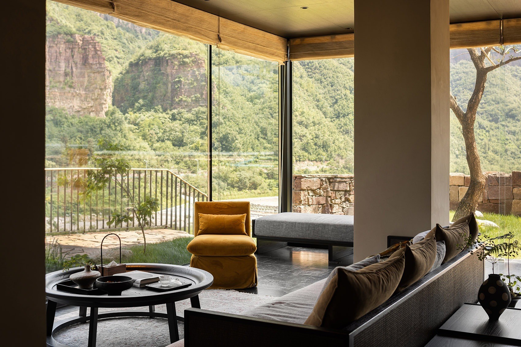 Fire Retardant Hotel  Villa Furniture Spray Painting Luxury Living Room Solutions