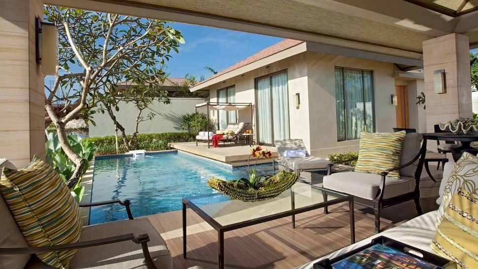 Customized Luxury Villa Furniture Ash Wood Restaurant Tables And Chairs Waterproof