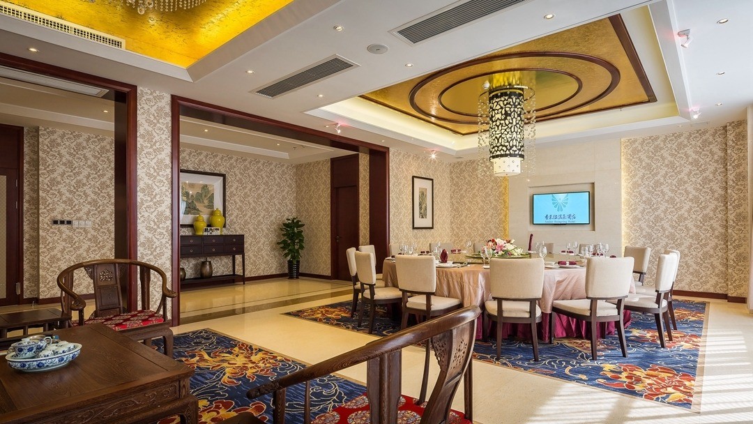 OEM/ODM Customized Luxury Commercial Furniture Collection with Solid Wood for Hotel, Villa, Resort, Apartment, Bar and Restaurant