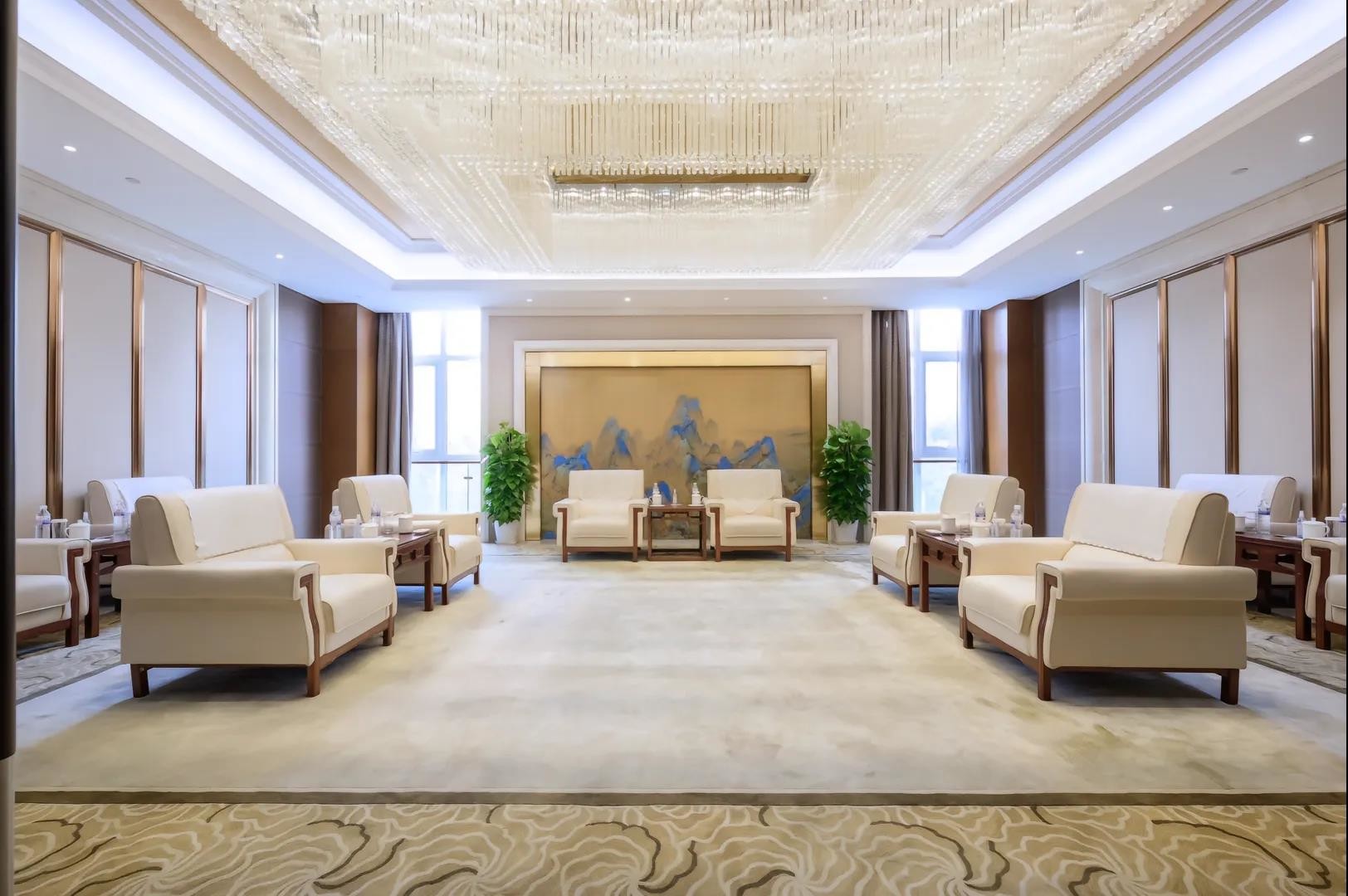 OEM/ODM Customized Elegant Commercial Solid Wood Frame Furniture Collection Solution Sets Made-in China