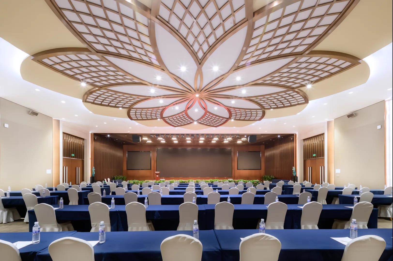 OEM/ODM Customized Elegant High End Hotel Furniture with Solid Wood Collection for Commercial Club