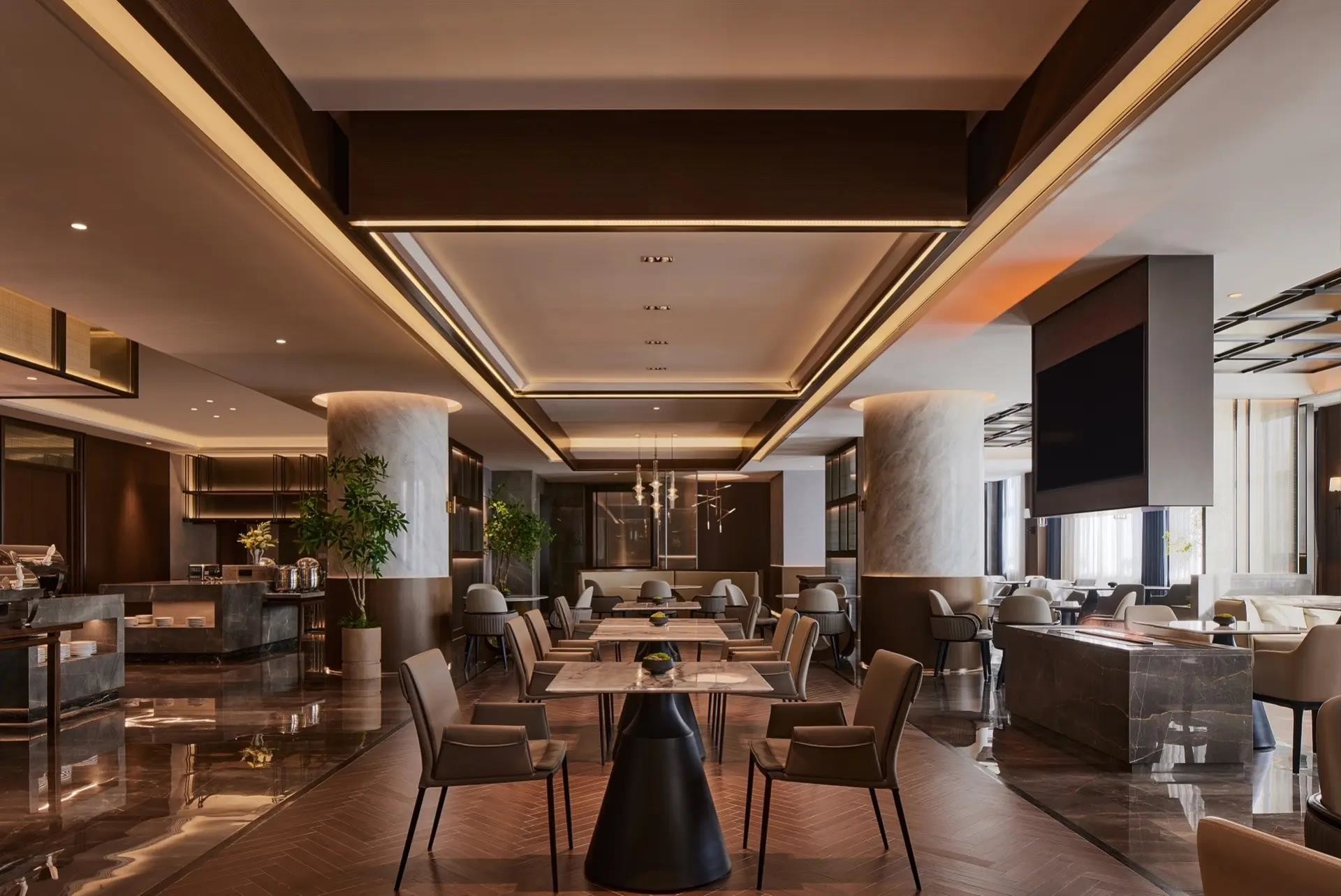 OEM/ODM Customization Modern Wooden Metal Fabric Leather Table Chair Furniture for Hotel Restaurant Dining Room Bar Cafe