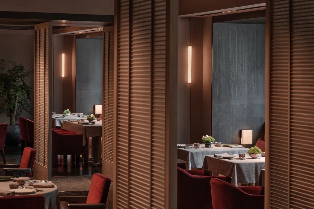 Stylish Banquet Chairs & Tables Sets for Elegant Restaurant Events with Custom Options