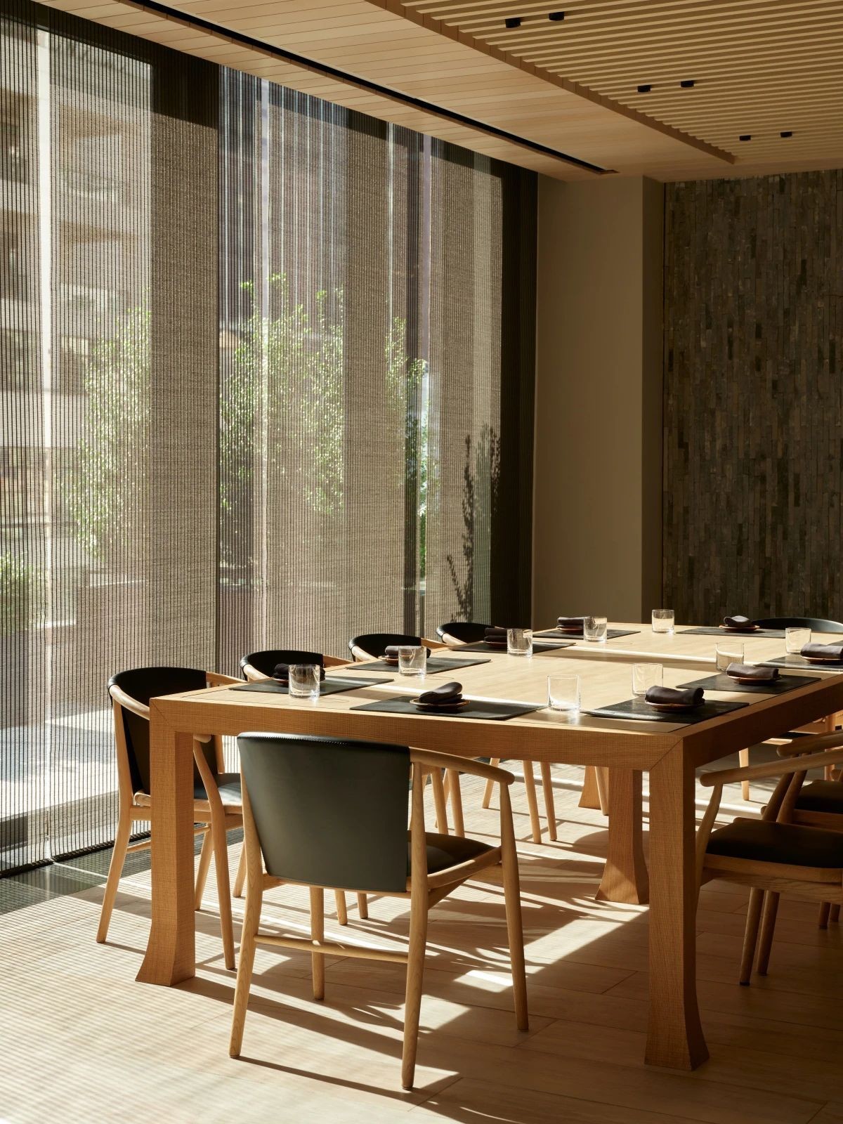 OEM/ODM Elegant High-end Solid Wood Office Furniture Tea-Room Space Project Solution