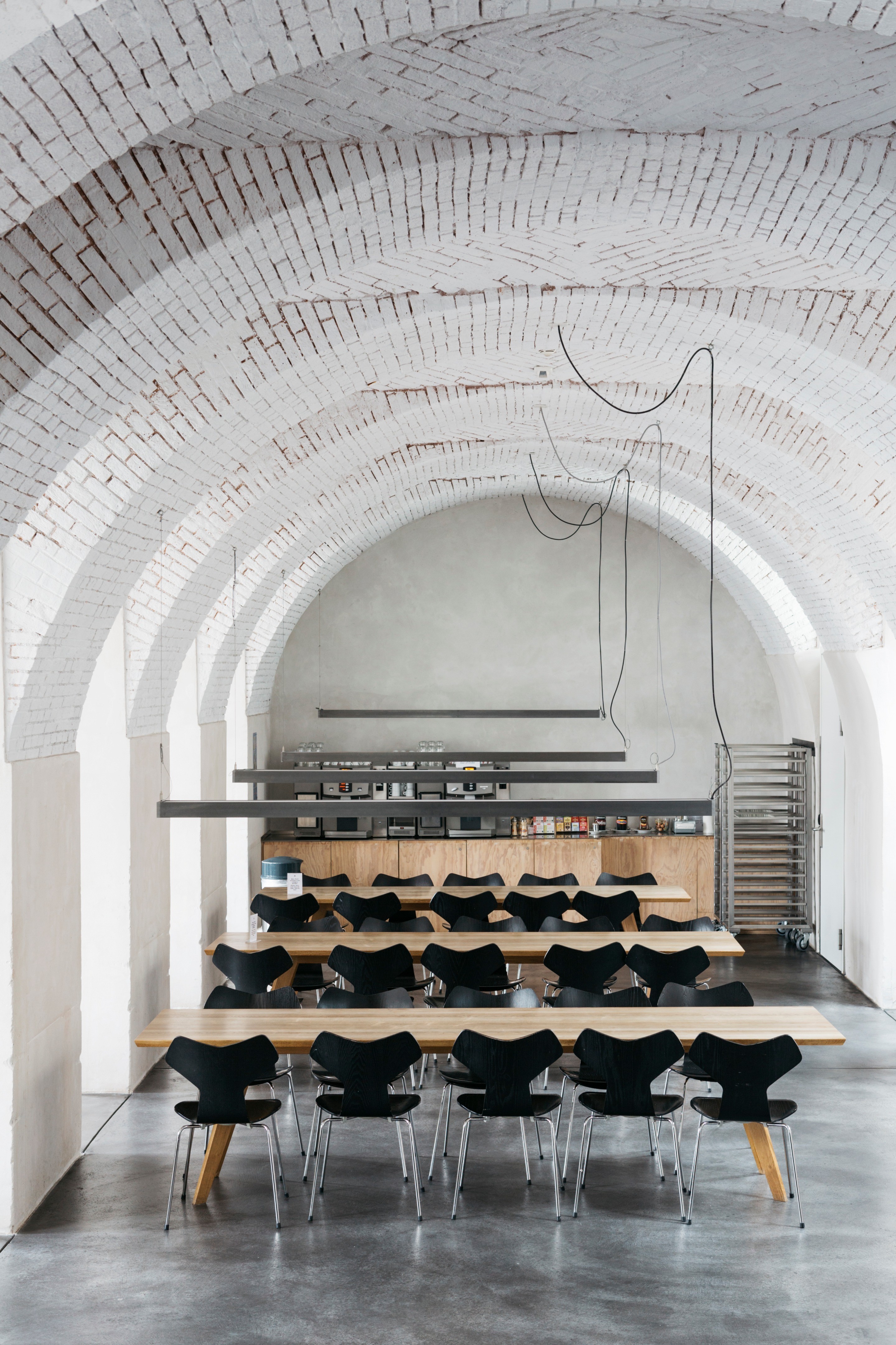 OEM/ODM Elegant Office Commercial Club Furniture Collection Solution With Solid Wood Frame For Office