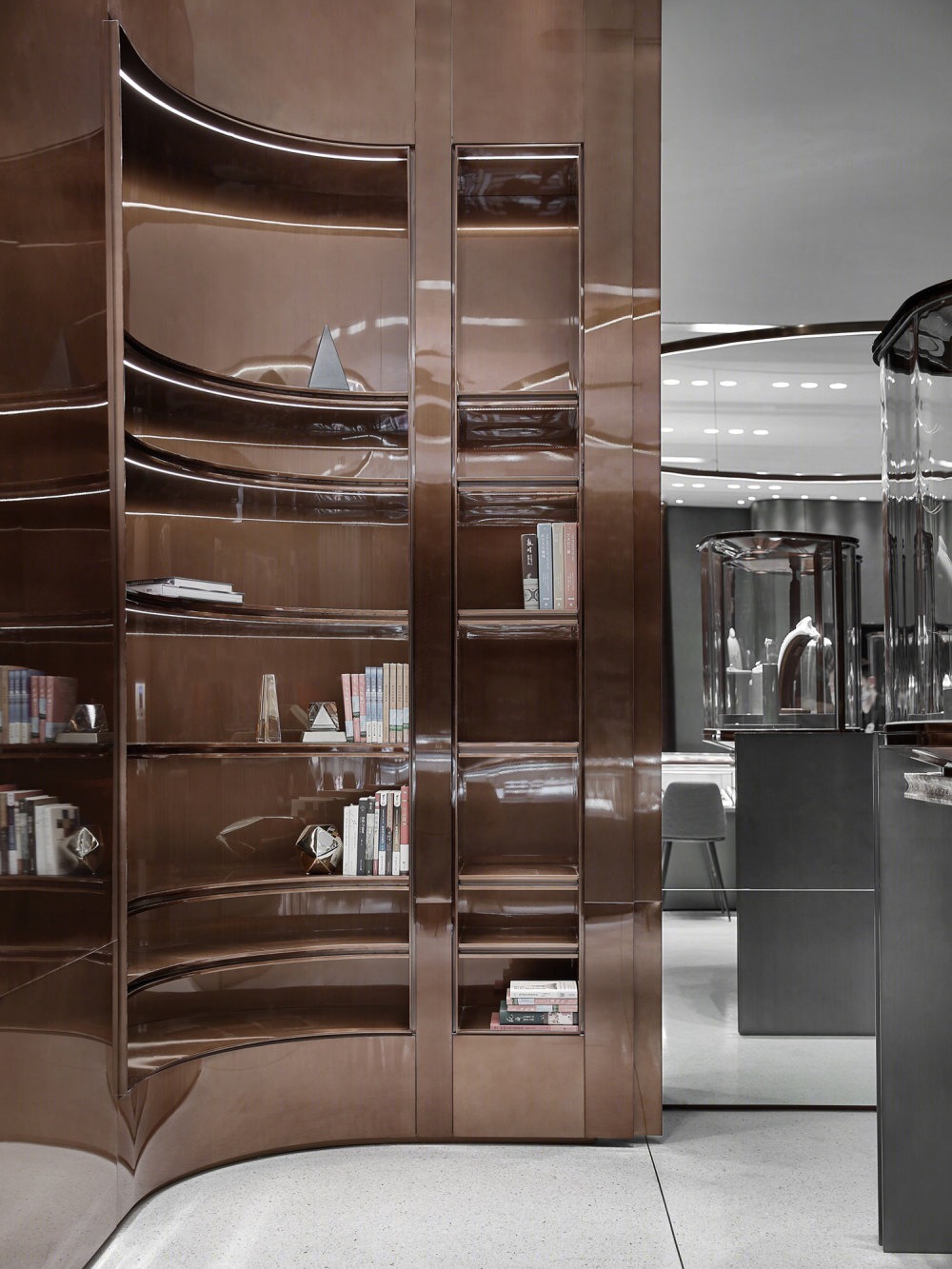 OEM/ODM Custom Luxury Round Glass Jewelry Display Cabinet High End Retail Jewelry Showcase For Mall Boutique