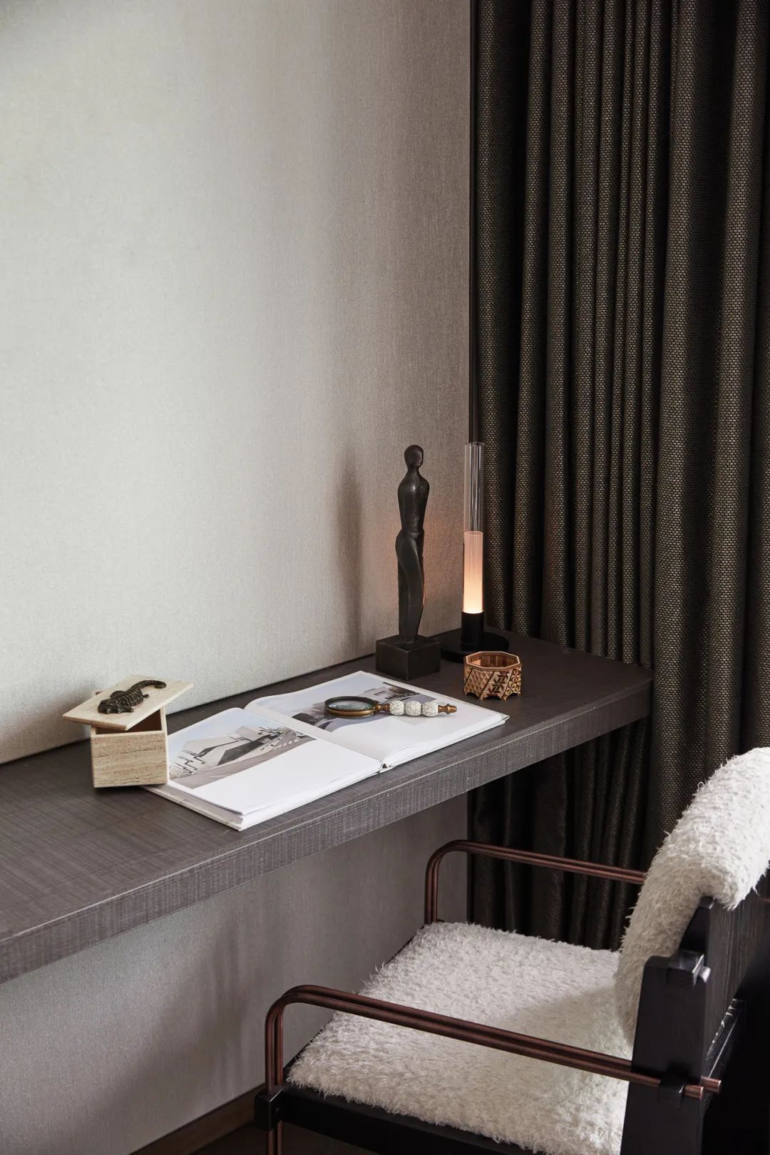 Customized Solid Wood Chair for Luxury Hotel Villa Resort Apartment Projects