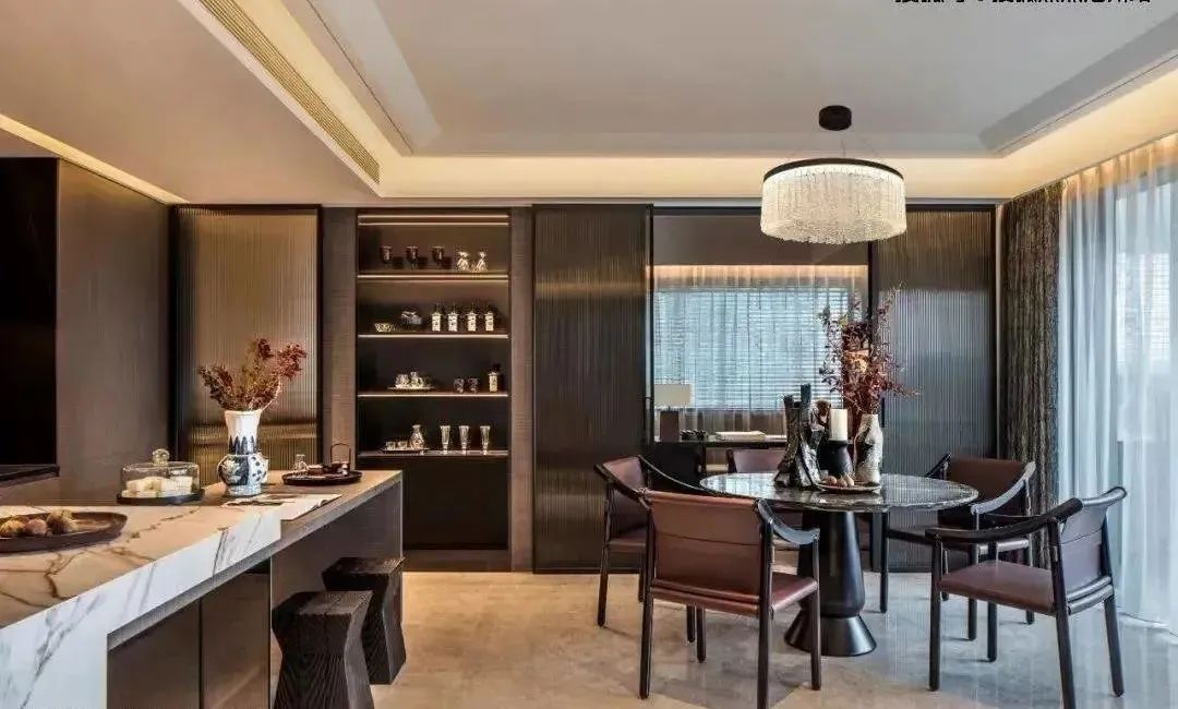 OEM/ODM CUSTOM MODERN LUXURY DINING ROOM FURNITURE COLLECTION | NATURAL MARBLE TOP, BRASS BASE, CUSTOM LEATHER CHAIRS FOR VILLA & APARTMENT