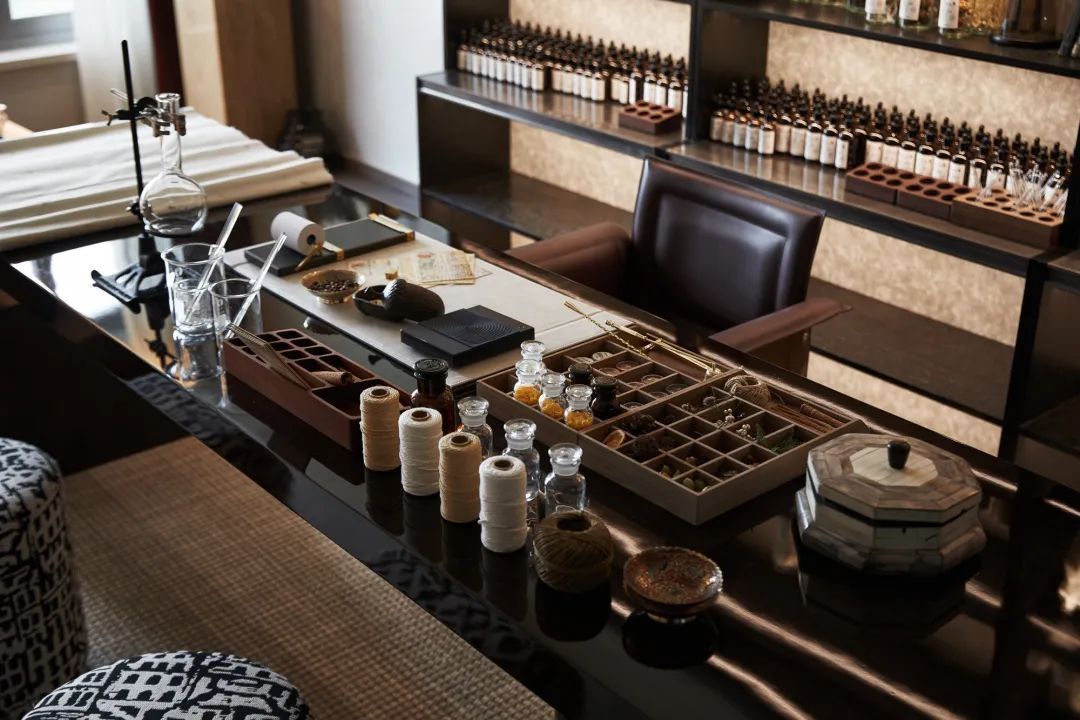 OEM/ODM Custom Luxury Modern Hotel Suite Furniture Set | Floating Bathroom Vanity, Executive Desk & Open Bookshelf for Villa & High-End Residential