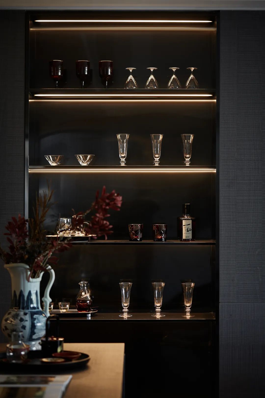 OEM/ODM MODERN MINIMALIST HIGH-END CUSTOM FURNITURE SET | SOLID WOOD DESK, MARBLE TEA TRAY & LED-LIT BAR CABINET FOR HOTEL PRESIDENTIAL SUITE