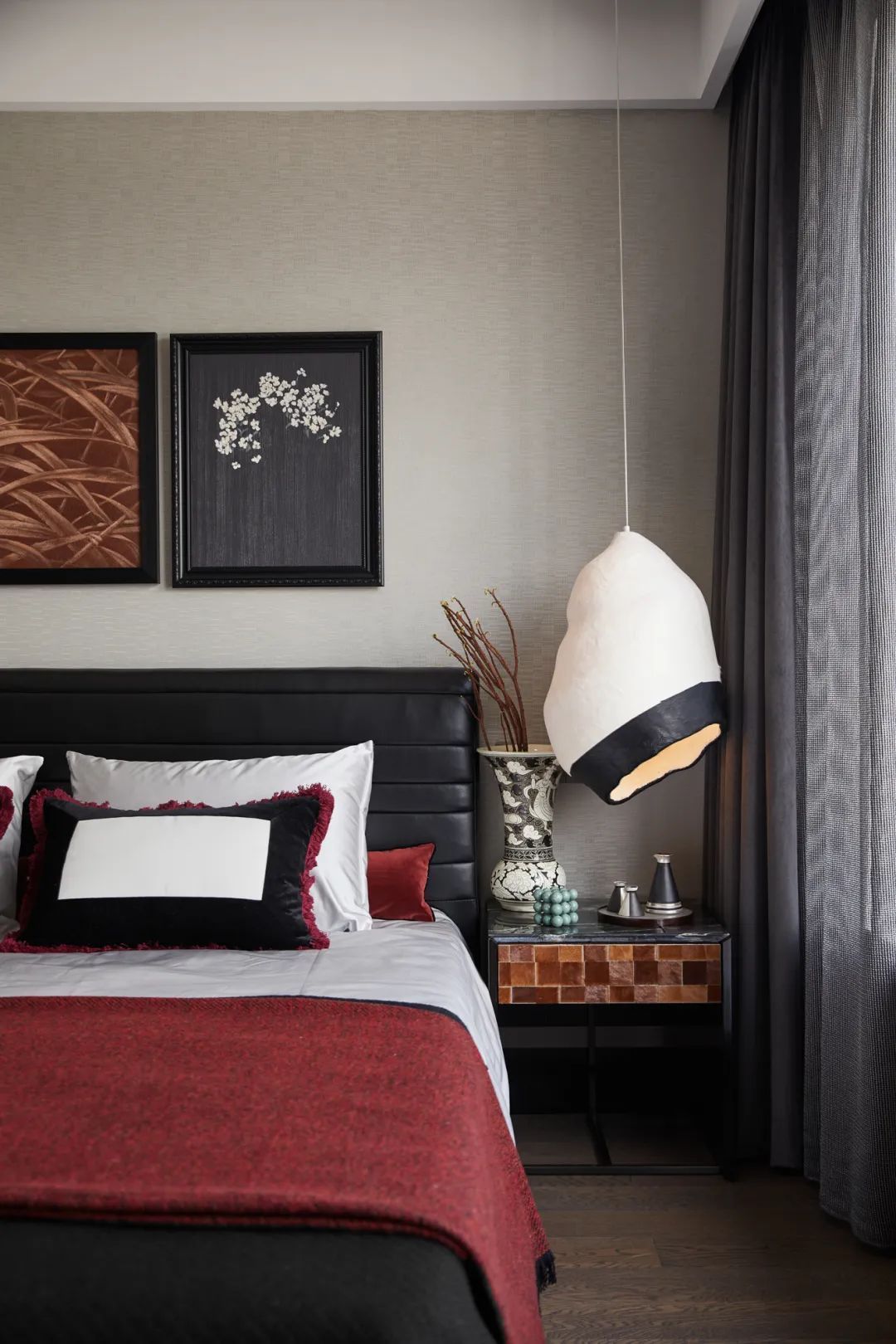 OEM/ODM CUSTOM MODERN LUXURY HOTEL BEDROOM FURNITURE SET | UPHOLSTERED BED FRAME, NIGHTSTAND & DECORATIVE PILLOWS FOR VILLA & HIGH-END RESIDENTIAL