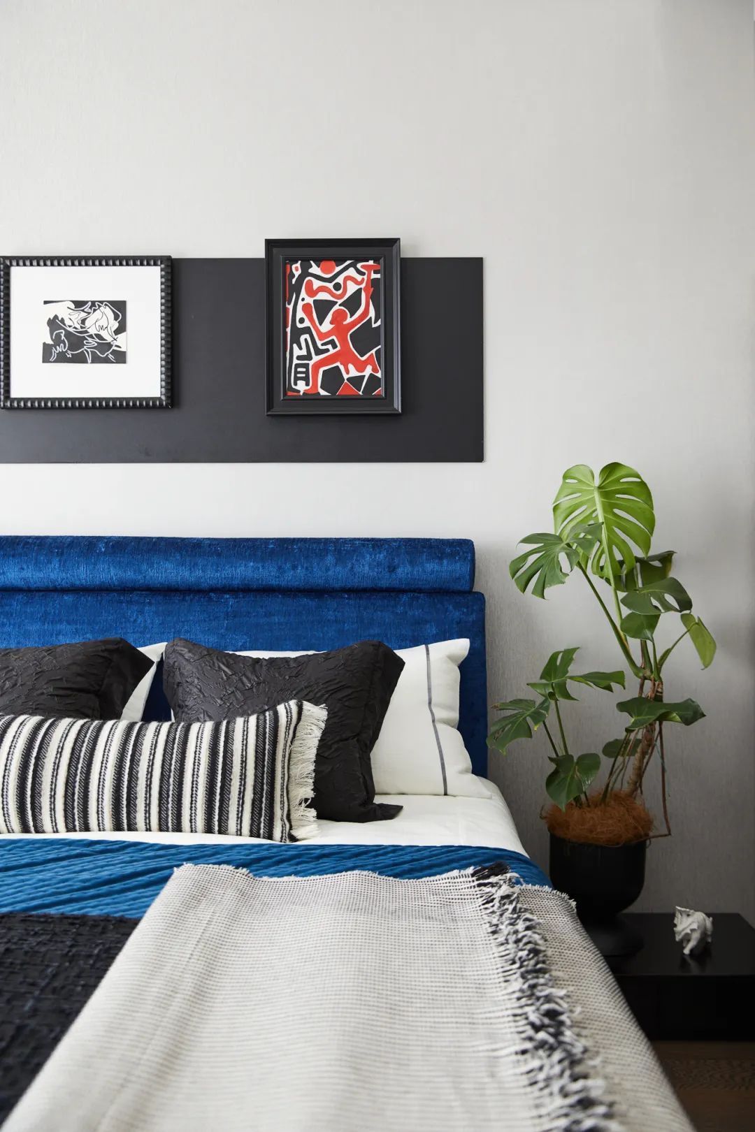 OEM/ODM CUSTOM MODERN LUXURY HOTEL BEDROOM FURNITURE SET | UPHOLSTERED BED FRAME, NIGHTSTAND & DECORATIVE PILLOWS FOR VILLA & HIGH-END RESIDENTIAL