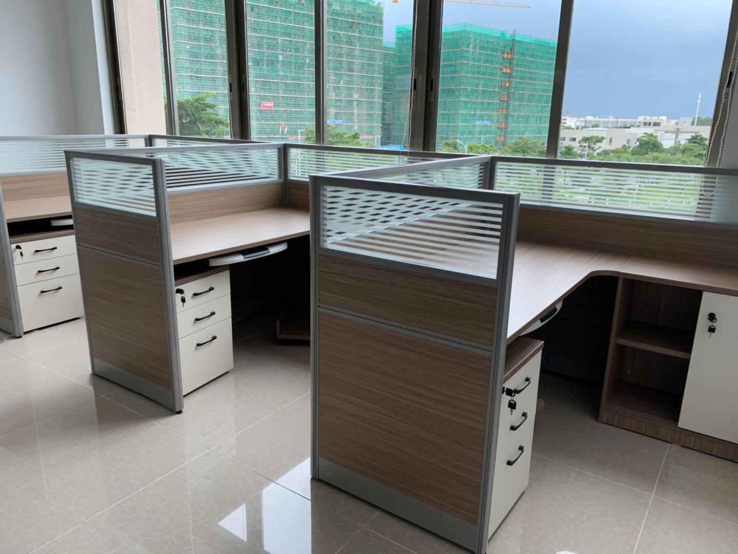 CUSTOM L-SHAPE MODULAR OFFICE CUBICLE DESK | FROSTED GLASS PARTITION STAFF WORKSTATION WITH MOBILE PEDESTAL & SIDE CABINET, CHINA FACTORY WHOLESALE OFFICE FURNITURE