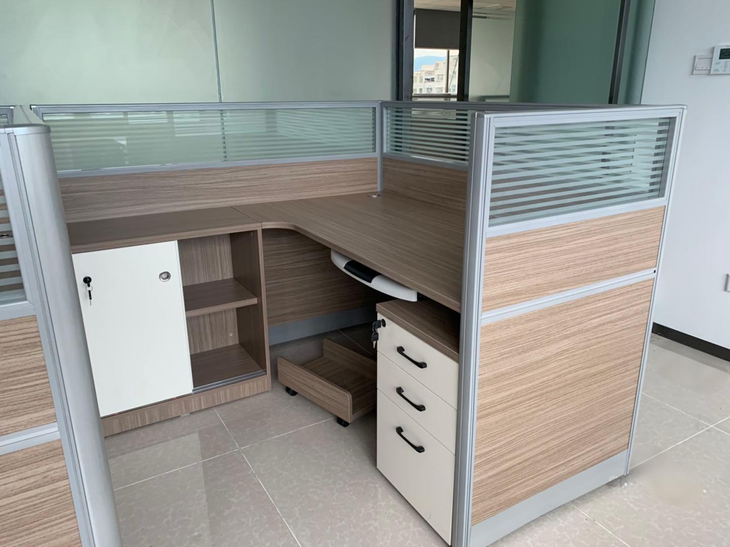 CUSTOM L-SHAPE MODULAR OFFICE CUBICLE DESK | FROSTED GLASS PARTITION STAFF WORKSTATION WITH MOBILE PEDESTAL & SIDE CABINET, CHINA FACTORY WHOLESALE OFFICE FURNITURE