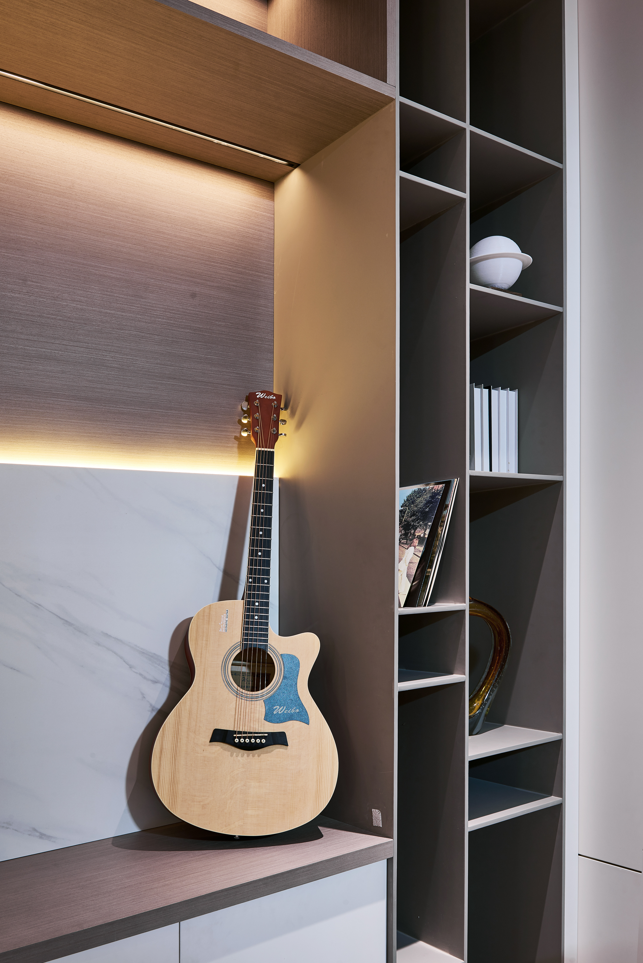 WHOLE HOUSE HOME DECORATION FURNISHING SOLUTION | LUXURY WALK-IN CLOSET INTERIOR DESIGN | CUSTOM GOLD FRAME GLASS FIXED WARDROBE CABINET & MATCHING MOVABLE BEAN BAG CHAIR HOME FURNITURE