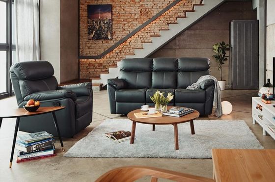 NORDIC MINIMALIST 2-ZITS LICHTGRIJZE STOFFEN BANK, WATERDICHTE TECHNISCHE STOF BEKLEDE BANK MET ZWARTE METALEN POTEN VOOR WOONKAMER, APPARTEMENT, VILLA & HOTEL PROJECT